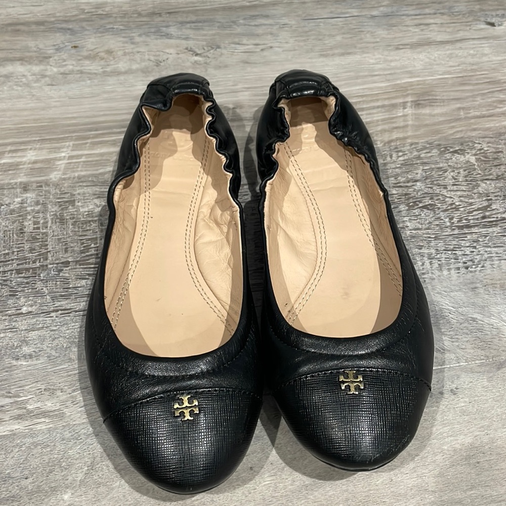 6.5 Tory Burch ballet flats light wear as pictured. Good used condition